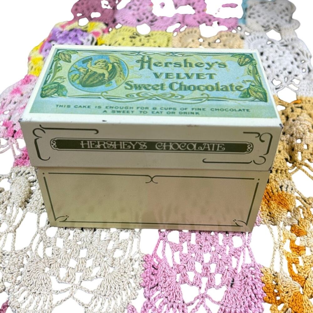 Vtg metal Hershey Chocolate Recipe Storage Box- Hersheys - pale yellow green